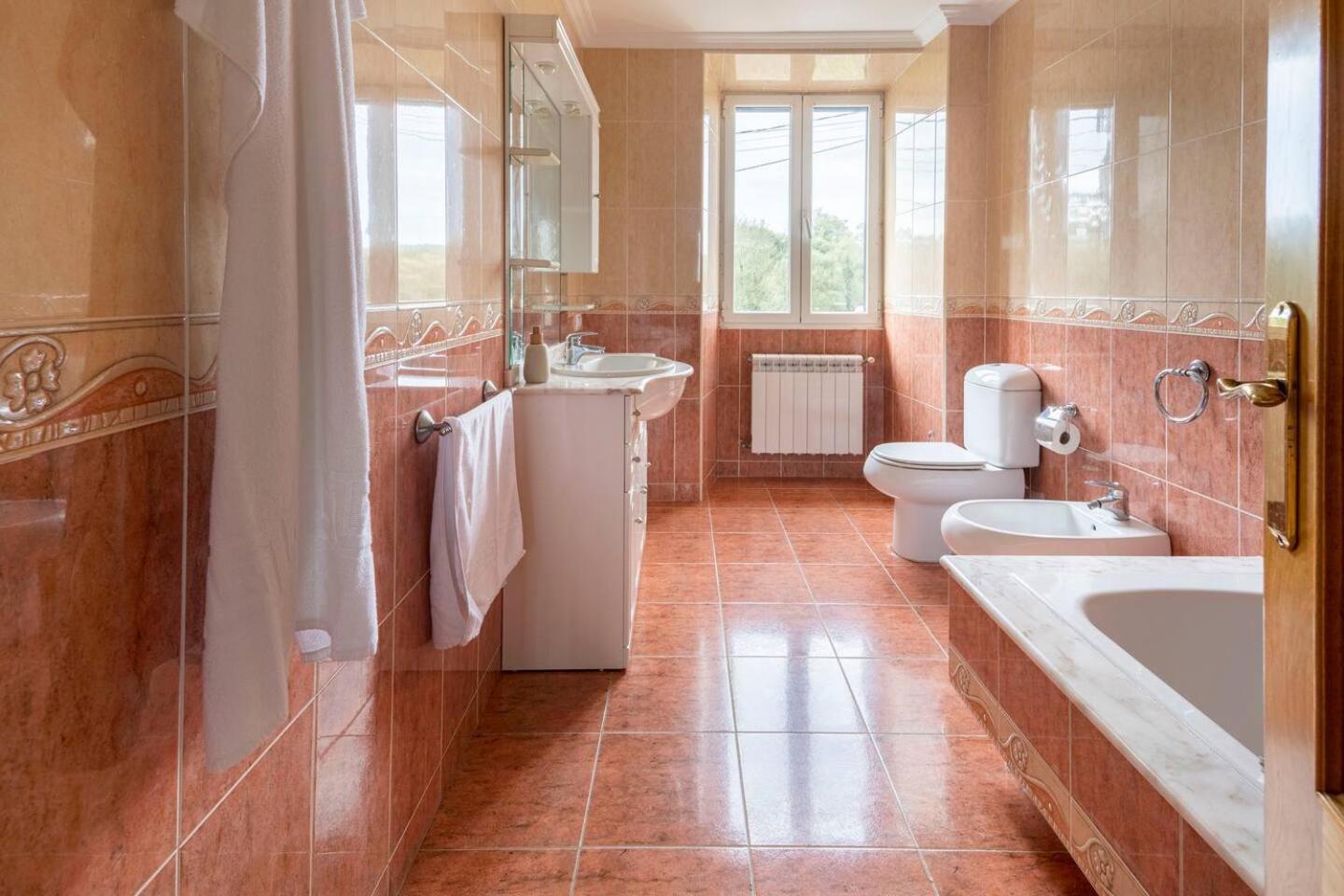 Galihost - Casa Con Enorme Jardin En Cambados Villa Buitenkant foto