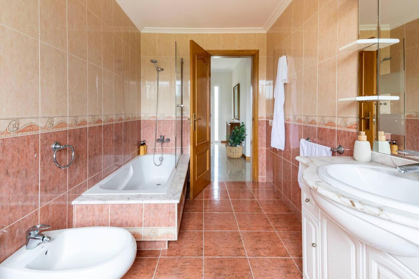 Galihost - Casa Con Enorme Jardin En Cambados Villa Buitenkant foto