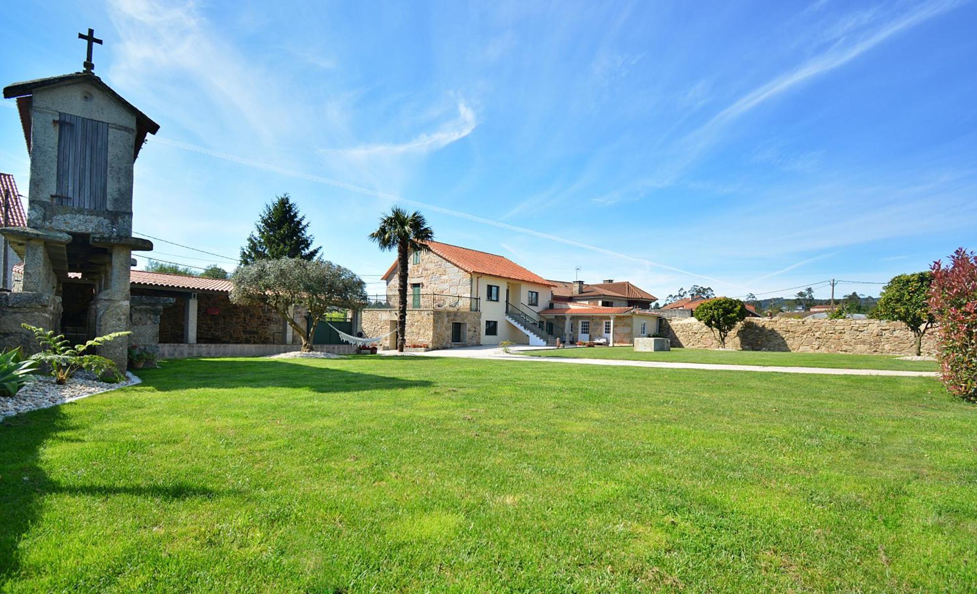 Galihost - Casa Con Enorme Jardin En Cambados Villa Buitenkant foto